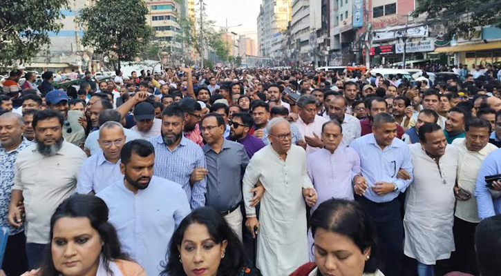 তারেক রহমানকে খালাসের খবরে রিজভীর নেতৃত্বে নয়াপল্টনে আনন্দ মিছিল 